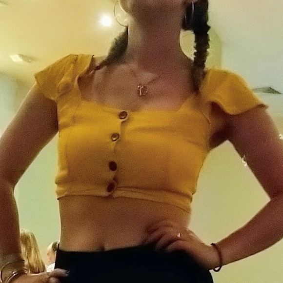 Yellow crop top, perfect for summer time - Picture 4 of 4